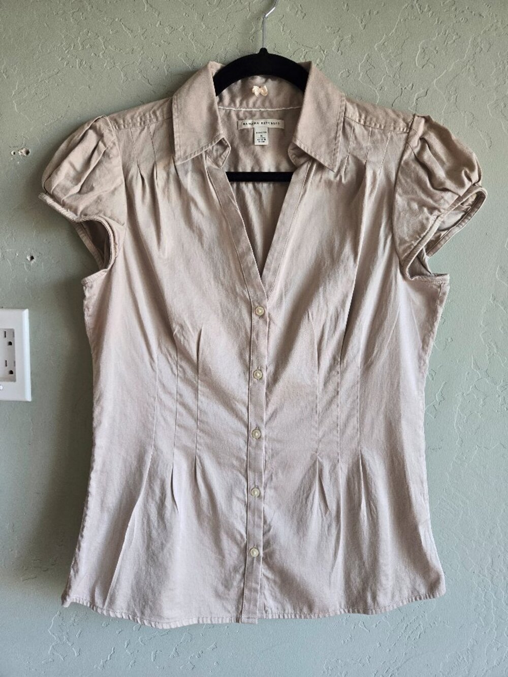 BANANA REPUBLIC Romantic Feminine Greige Tan/Gray Button Down Shirt Women's 8